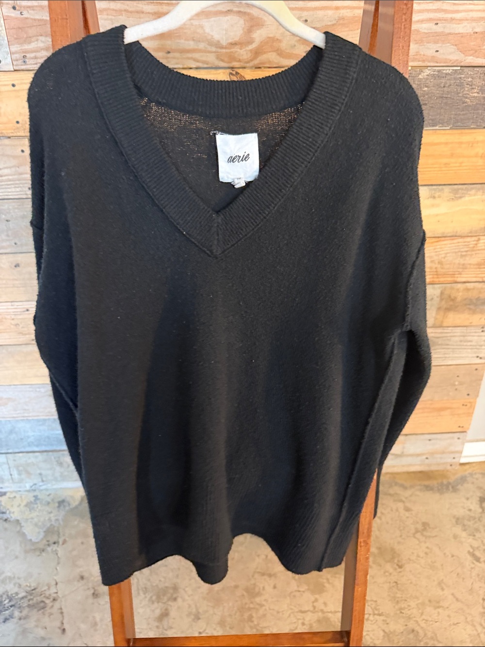 aerie Men’s Black V-Neck Pullover Sweater